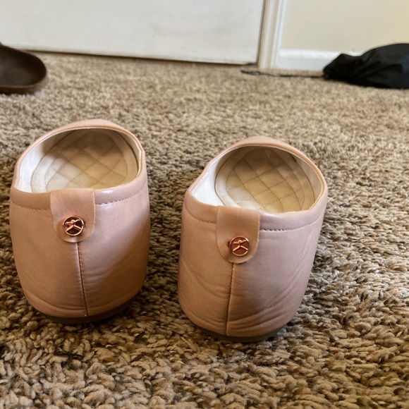 Flats - Picture 3 of 3